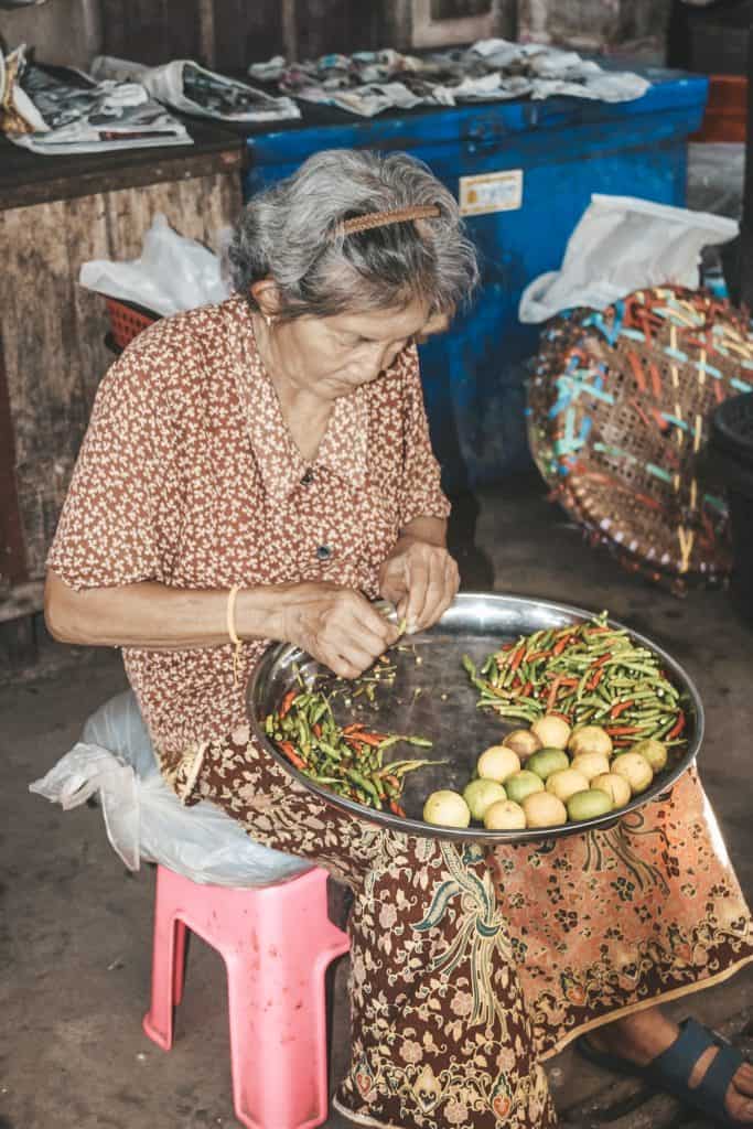 Tour of the Railway Market and Floating Market from Bangkok, Thailand #bangkok #thailand #railwaymarket #floatingmarket