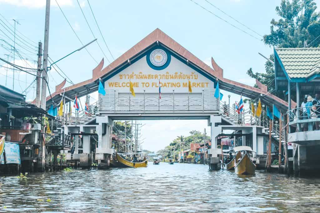The floating market in Thailand... an entire market on the waterway and the vendors are each on their little boats. Tour of the Railway Market and Floating Market from Bangkok, Thailand. #bangkok #thailand #railwaymarket #floatingmarket