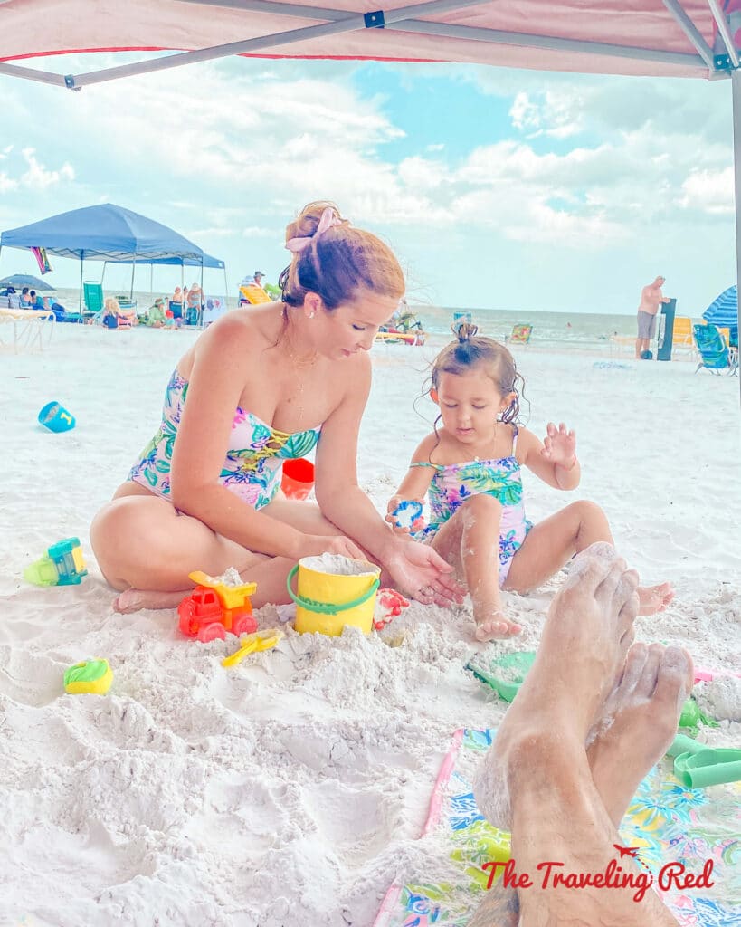 Siesta Key beach in Florida. One of the most beautiful beaches in Florida. Sarasota area is known for their beaches. Things to pack for your next beach vacation.