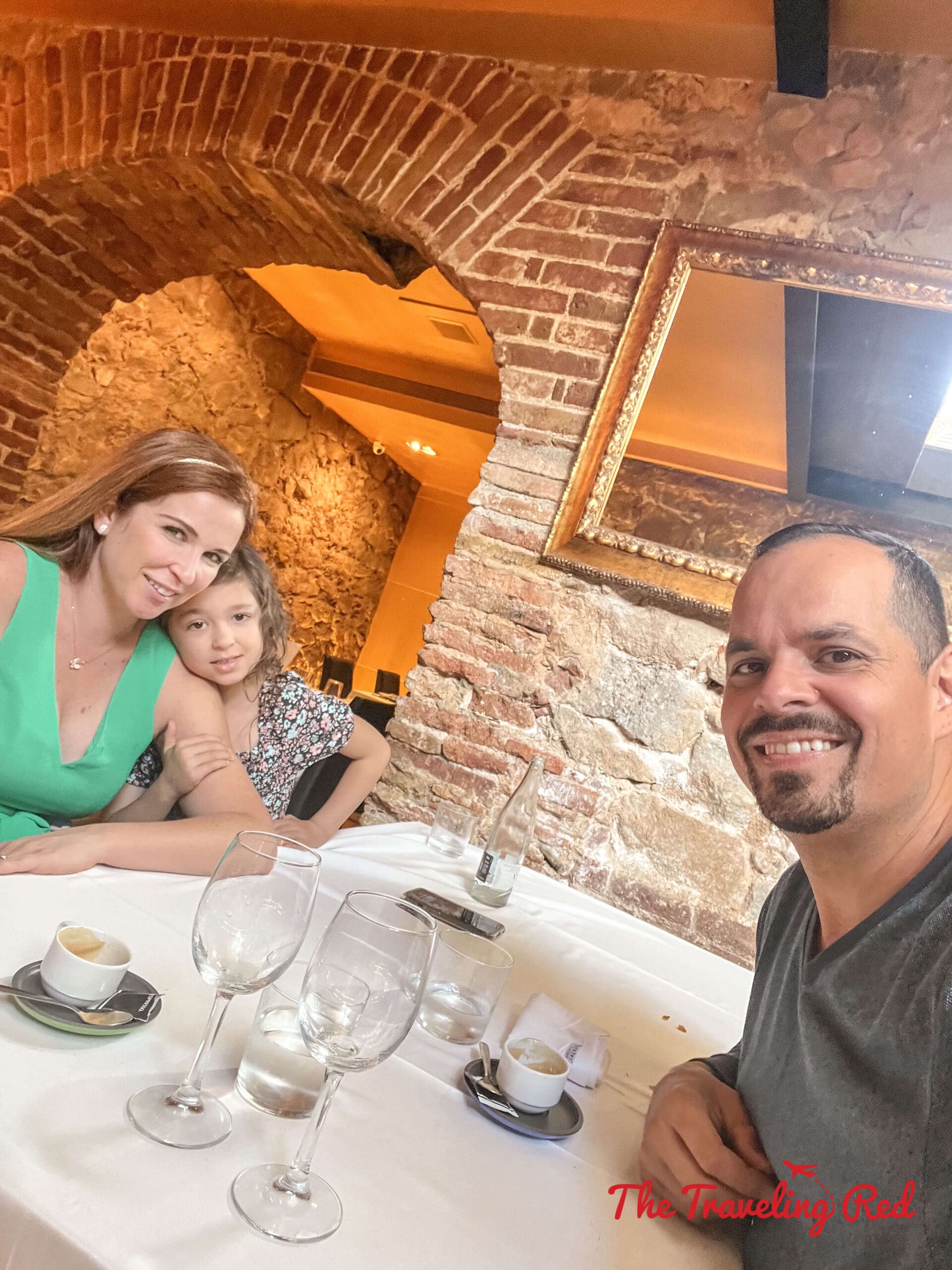 Lunch at La Gambeta in the Barrio Gotico in Barcelona, Spain. Delicious paella restaurant in the Gothic Quarter. Here's our full 7 day barcelona itinerary. Everything you need to know for one week in Barcelona, Spain. By The Traveling Red