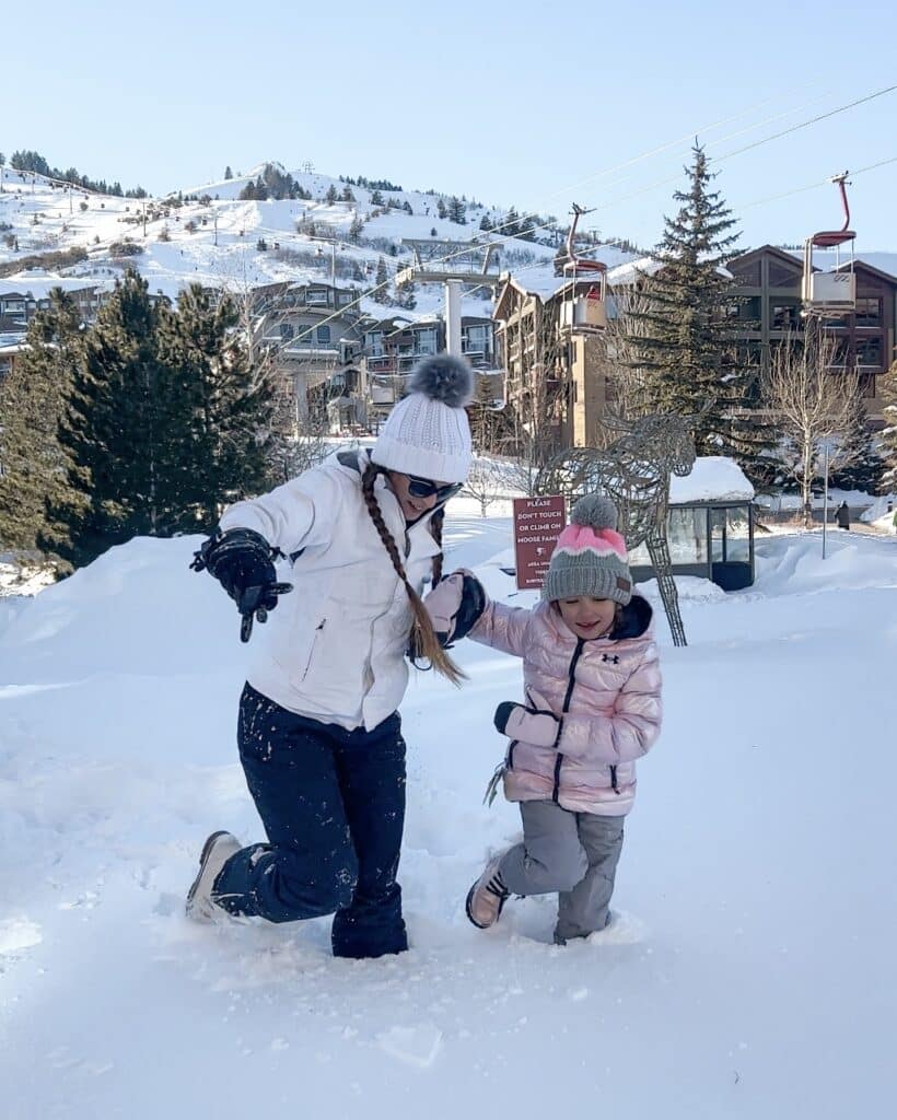 family ski trip with The Traveling Red to Park City Canyons in Utah / sharing everything you need to buy for your kids first ski trip